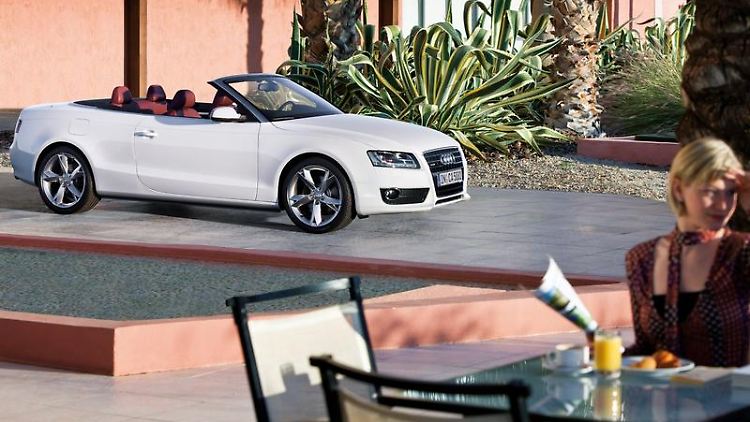 Kühle Sitze trotz strahlender Sonne: Audi bietet für das A5 Cabriolet als Extra Aufheizschutz-Polster an.