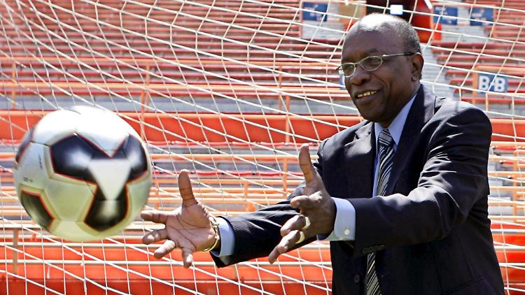 Jack Warner hat im Weltfußball jahrelang die Hände aufgehalten - nicht nur um Bälle zu fangen.