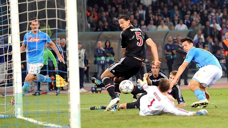 Bayern-Pechvogel Nr. 1: Holger Badstuber (2. v. r.) traf ins eigene Netz.