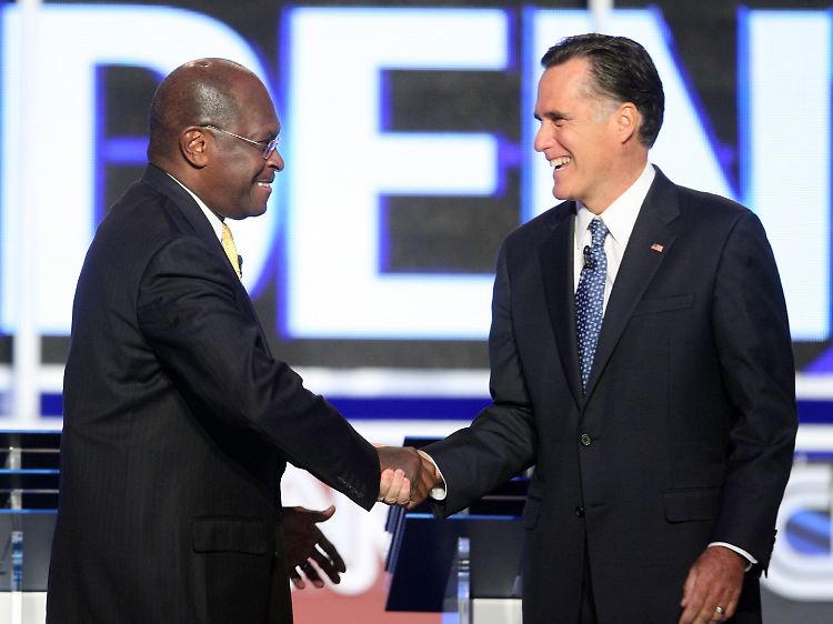 Cain begrüßt Romney.
