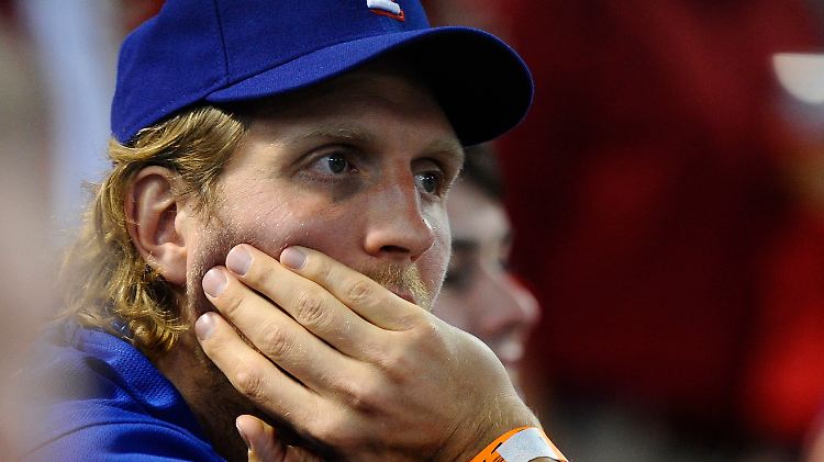 NBA-Champion Dirk Nowitzki vertreibt sich die Freizeit mit Besuchen der anderen Profiteams in Dallas. Erst war er beim Baseball, zuletzt beim Fußball.