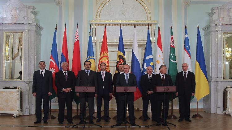 Gruppenfoto mit Männern: die Ministerpräsidenten der ehemaligen Sowjetrepubliken.