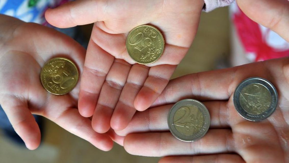 Weniger Taschengeld: das schmerzt.