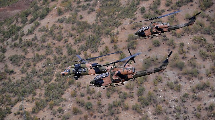 Türkische Hubschrauber im Konfliktgebiet.