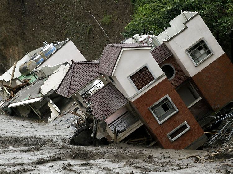 Abgerutschte Häuser im Süden Taiwans.