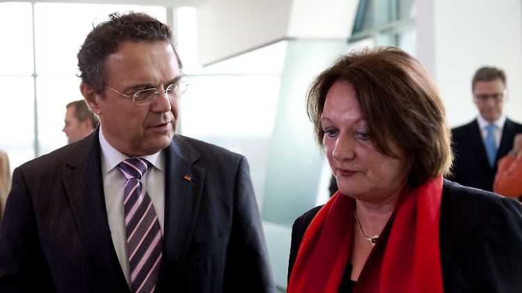 Zwei Bundesminister, zwei Ansichten: Hans-Peter Friedrich, links, mit Sabine Leutheusser-Schnarrenberger.
