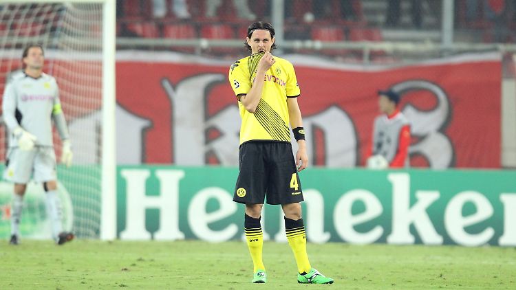 Ratlos: Neven Subotic und die Dortmunder Abwehr erwischten einen schwarzen Tag.