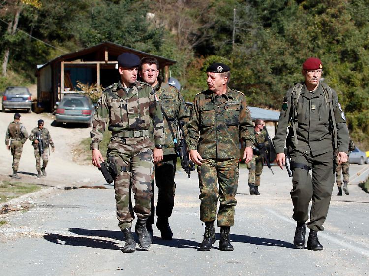 KFOR-Soldaten nahe der Grenze von Brnjak.