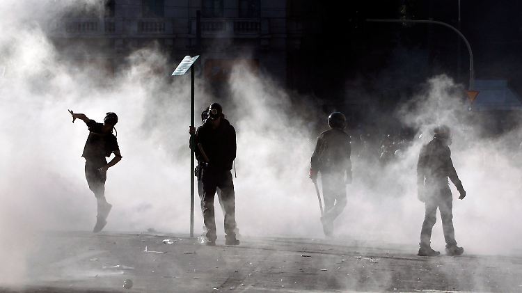 Proteste und Gewalt in Athen: Griechenland braucht Milliardenhilfen gegen die Pleite. Die Märkte befürchten eine Ansteckung weiterer Länder.