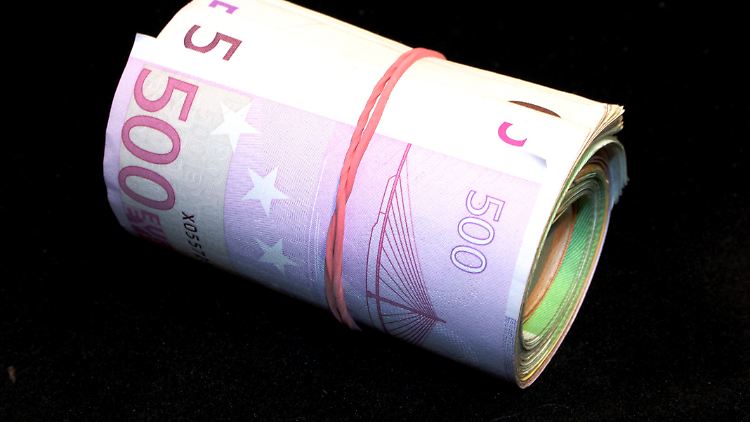 Von irgendwem müssen die Berater bezahlt werden: wenn nicht von den Firmen, die sie vertreten, dann von den Kunden.