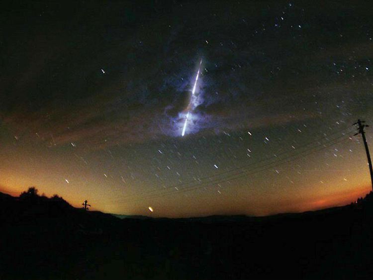 Andauernd fallen natürliche und künstliche Himmelsobjekte auf die Erde. Hier ein Meteorit über dem US-Bundesstaat Washington.