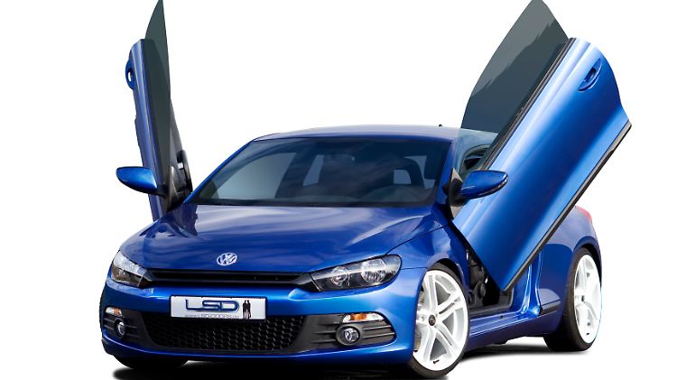 Lamborghini-Style: Die Flügeltüren öffnen zuerst nach außen und dann nach oben.