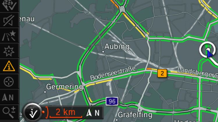 Moderne Navis nutzen Echtzeit-Verkehrsinfos - bei Festeinbau-Geräten ist das noch nicht Standard.