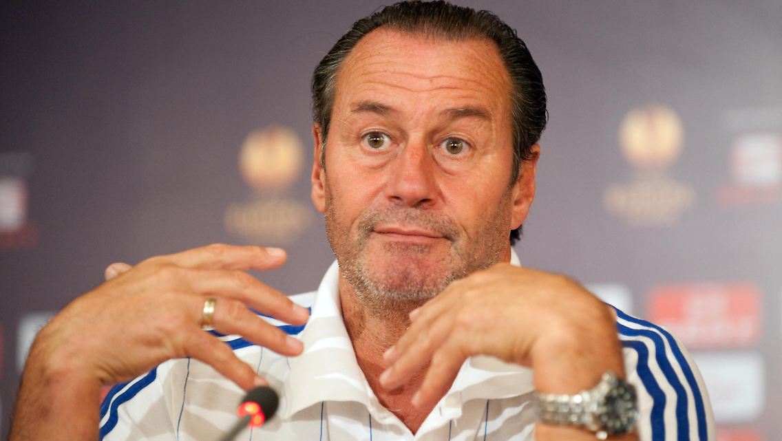 Keine Urlaubsreise: Huub Stevens, Trainer des Fc Schalke 04.