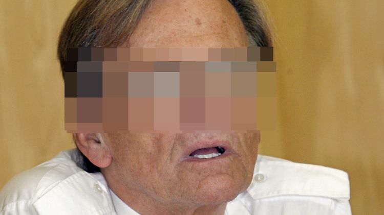 Dieter K. beim Prozess in Paris.