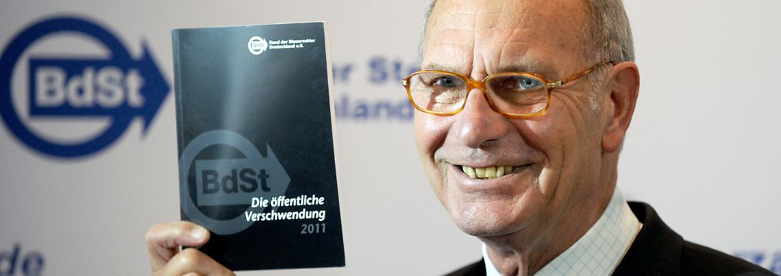Alle Jahre wieder stellt BdSt-Präsident Dräke neue Verschwenungs-Fälle vor.
