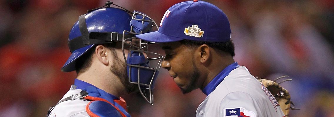 Freude nach dem Sieg: Neftali Feliz, rechts, und Mike Napoli von den Texas Rangers.