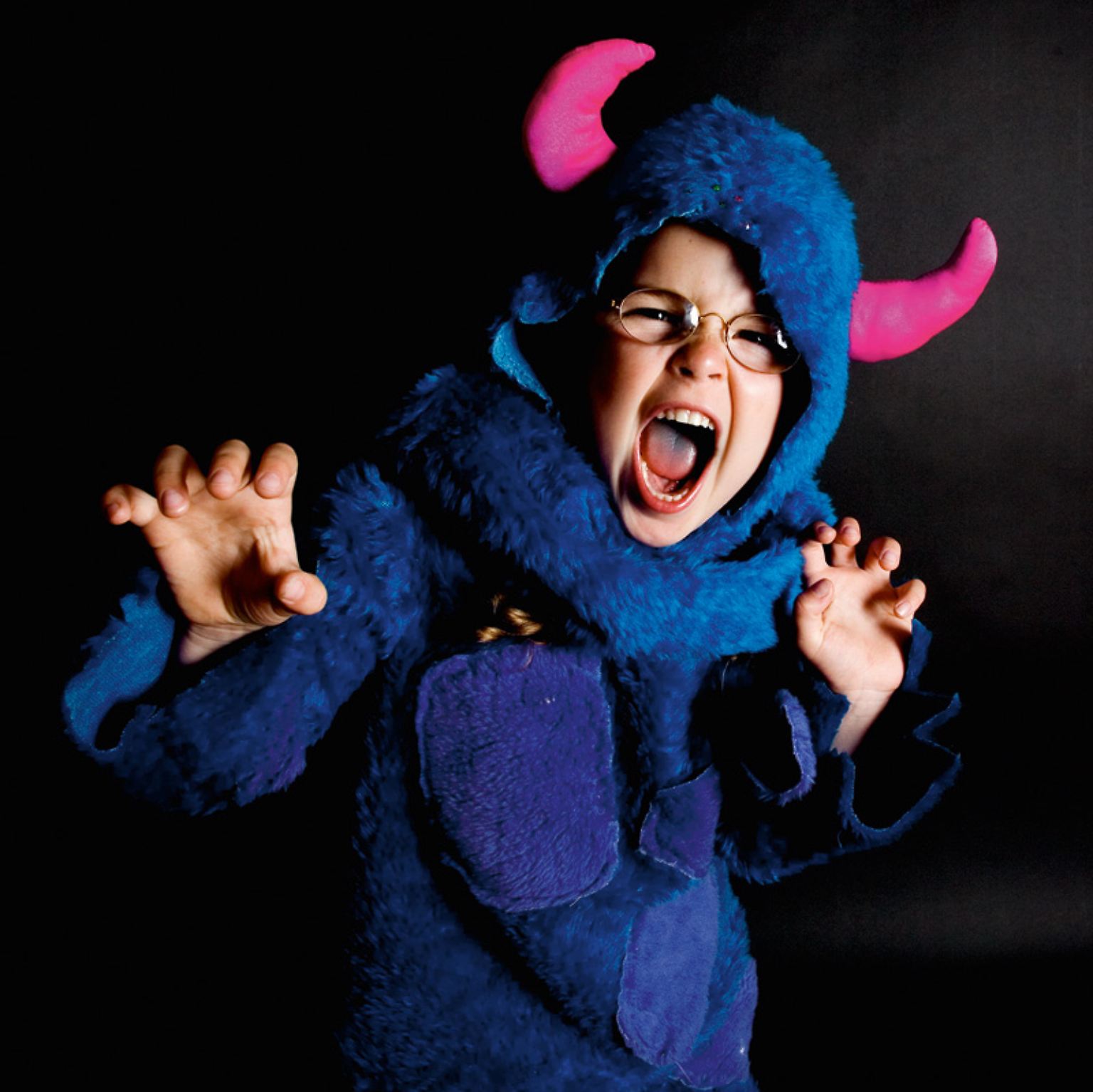 Die Magie von Halloween - sie bricht sich in einer Nacht Bahn. Nicht unbedingt bei den Erwachsenen, vielmehr bei den Kindern. Sie sind es, die den Geist des Halloween-Festes - das im 19. Jahrhundert von irischen Auswanderern in die USA gebracht wurde und sich dort im 20. Jahrhundert zu einem der wichtigsten Feste des Landes entwickelt hat - mit ihren Verkleidungen einfangen.