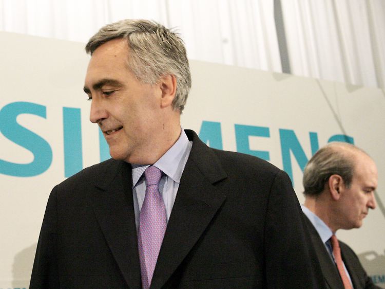 "Wir denken, dass es keine gute Idee ist, unsere Kunden zu verklagen": Siemens-Chef Peter Löscher (links) mit Vorstandskollege Peter Solmssen (Archivbild)
