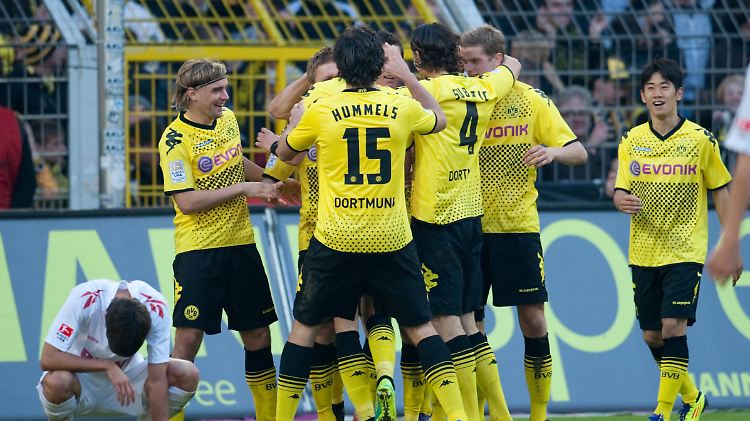 Der Meister aus Dortmund feierte gegen Köln gleich fünfmal. Die FC-Fans sangen zwischendurch trotzdem "Oh, wie ist das schön!"