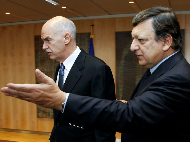 Kommissionspräsident Barroso (re.) begrüßt Griechenlands Ministerpräsidenten Papandreou.