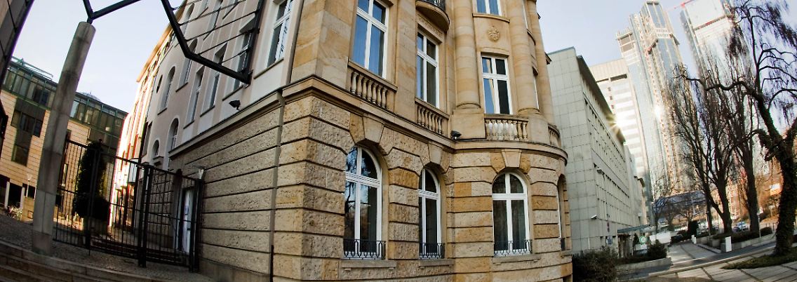Blick auf die historische Fassade des Gebäudes in Frankfurt am Main, in dem der Sonderfonds zur Stabilisierung der Finanzmärkte (SoFFin) residiert.