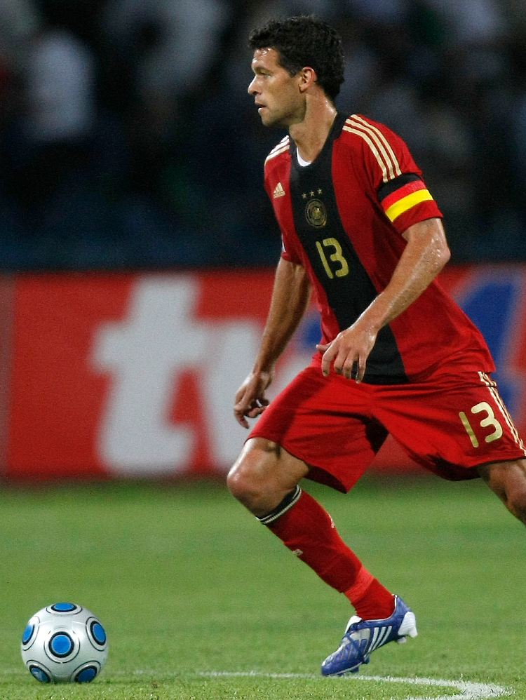 Blasser Anführer: Michael Ballack fiel in Baku mehr ab als auf.