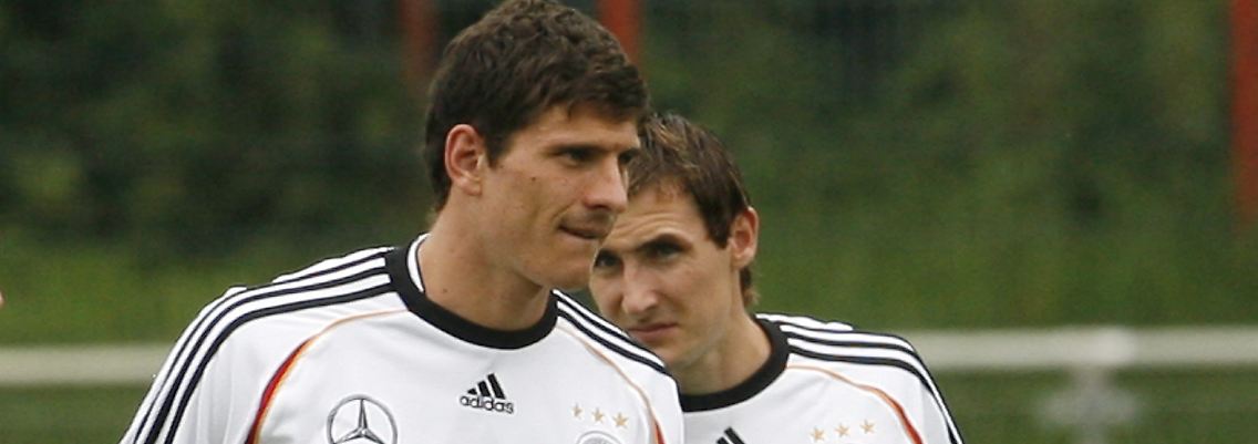 Müssen noch an der Abstimmung arbeiten: Klose und Gomez.