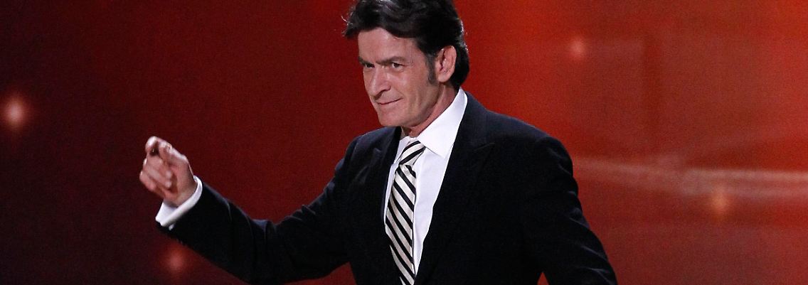 Tritt ein bisschen nach: Charlie Sheen.
