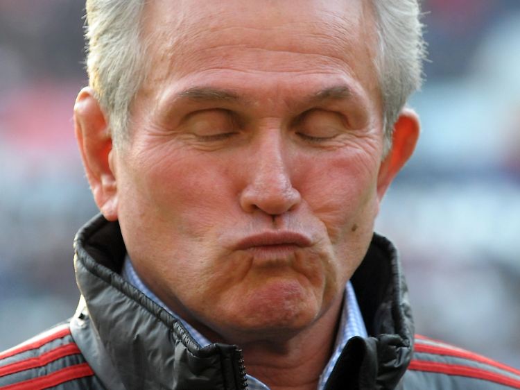 Bayern-Coach Jupp Heynckes gefiel nicht, was er nach 28 Minuten sehen musste: Da flog Jerome Boateng vom Platz und Hannover führte bereits.