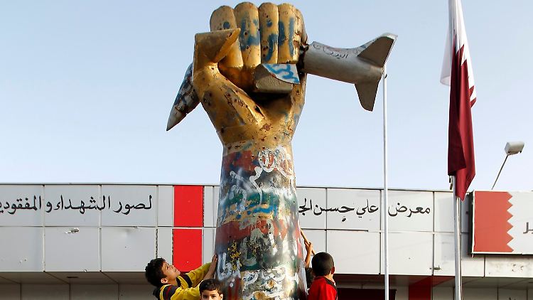 Gaddafis Statue als "Sieg über den Westen" steht jetzt als "Denkmal der Befreiung von der Gaddafi-Diktatur" in Misrata.