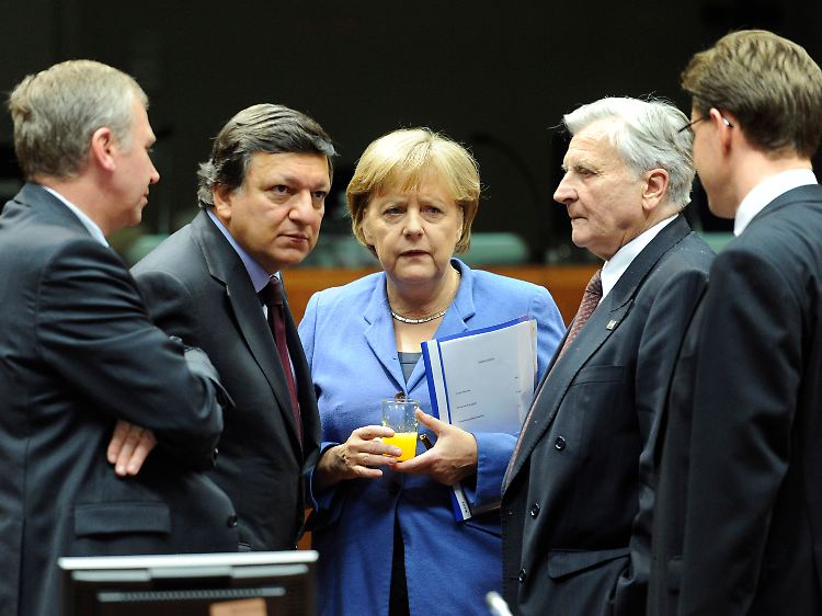 Zwischen den Gipfel: Binnen weniger Tage werden Entscheidungen in die Wege geleitet, für die Europa unter "normalen" Umständen wohl Jahrzehnte benötigt hätte.