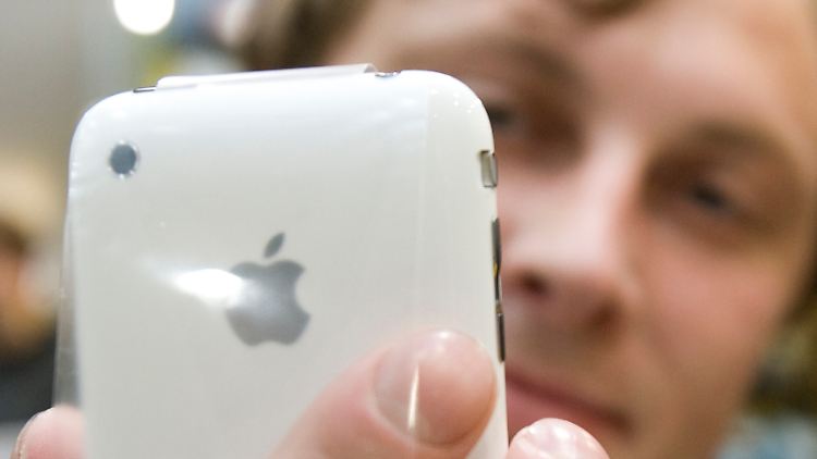 Nachdem das iPhone inzwischen über eine vernünftige Kamera verfügt, hat Photoshop eine gewisse Berechtigung.