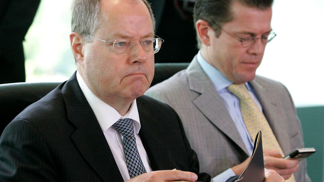 Steinbrück vermisst im Fall des Gesetzes von Guttenberg die Abstimmung mit seinem Ressort.