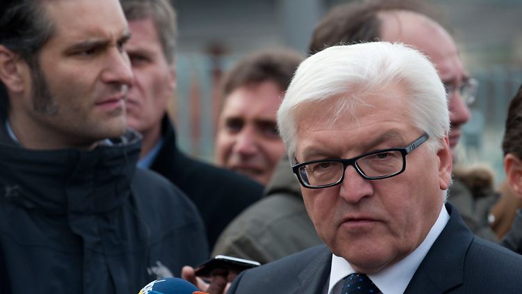 Steinmeier greift Merkel an.