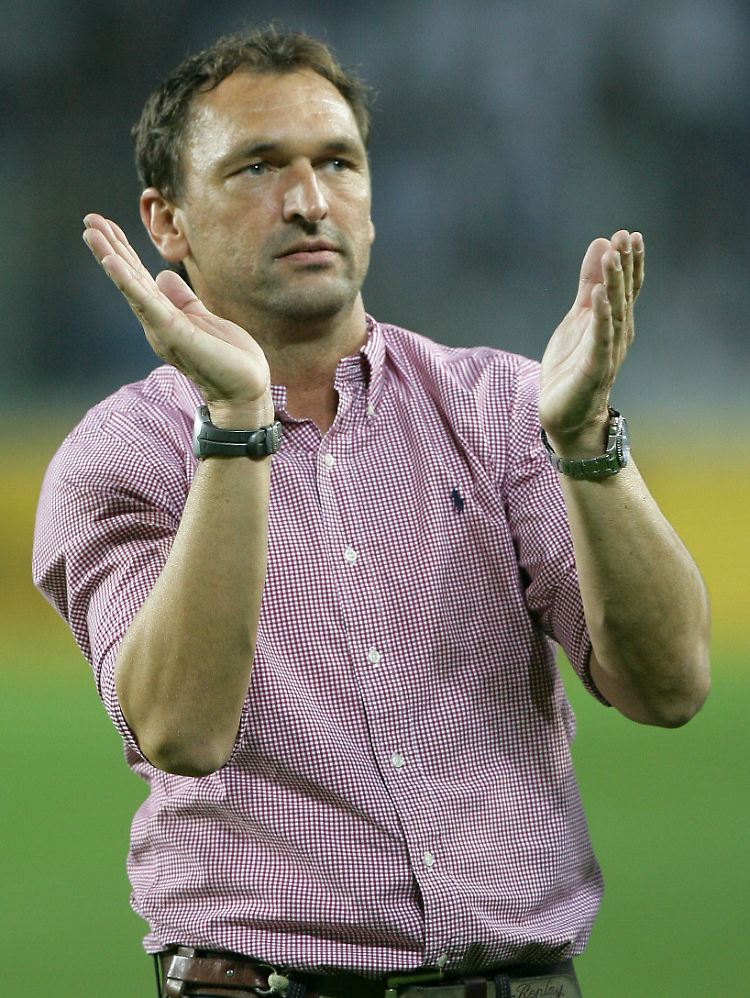 Gestärkt durch den Wechsel von Heidrich zu Feichtenbeiner: Energie-Trainer Claus-Dieter Wollitz.
