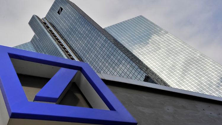 "Wir erwarten konstruktive Gespräche", sagt eine Sprecherin der Bank.