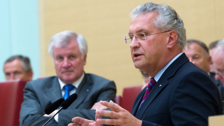 Bayerns Innenminister Hermann greift die Linkspartei an.