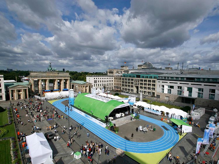 Am Brandenburger Tor fällt die erste Medaillenentscheidung.