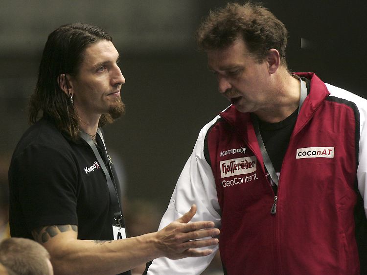 Kretzschmar und Interimstrainer Kurrat am Spielfeldrand (Archivbild von 2007).