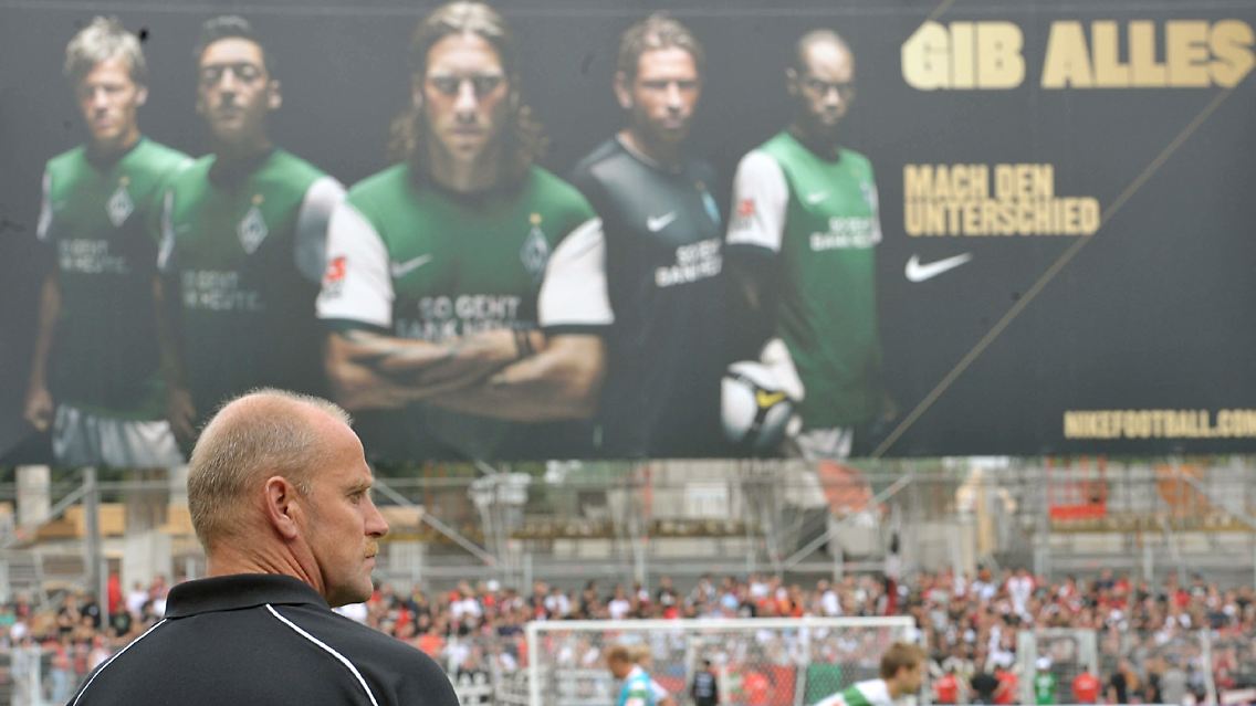 Thomas Schaaf steht mit seinen Bremern nach der Auftaktpleite bereits gehörig unter Druck.