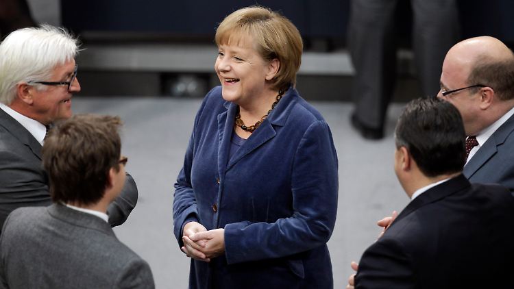 Die Regierungserklärung begann mit leichter Verspätung - Zeit für einen Schwatz.