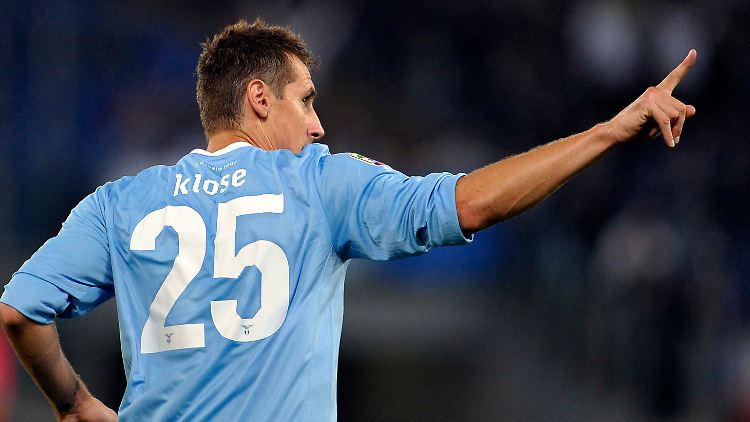 Miroslav Klose erzielte die Führung gegen Catania. Sie reichte nicht für drei Punkte.