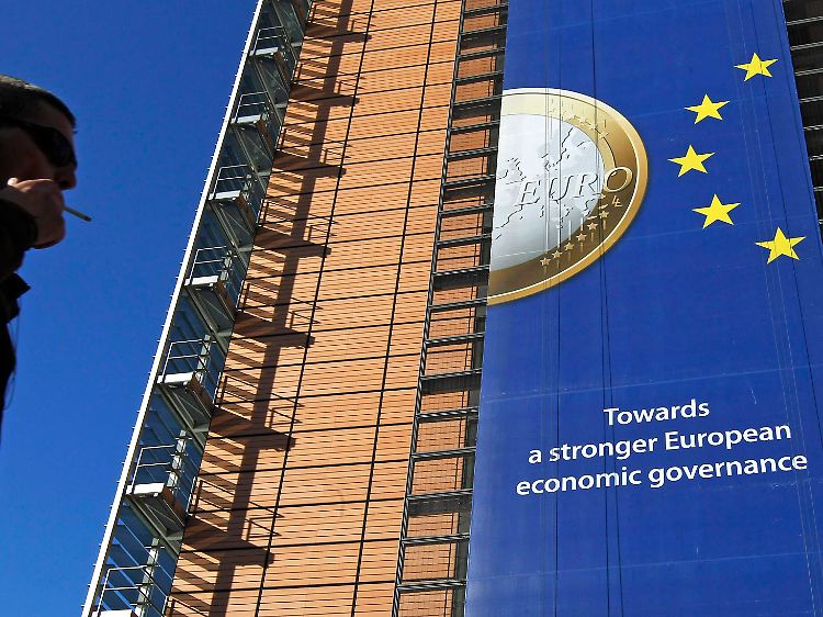 "Towards a stronger European economic governance": An einem EU-Gebäude in Brüssel gibt dieses fassadenhohe Banner die Marschrichtung aus.