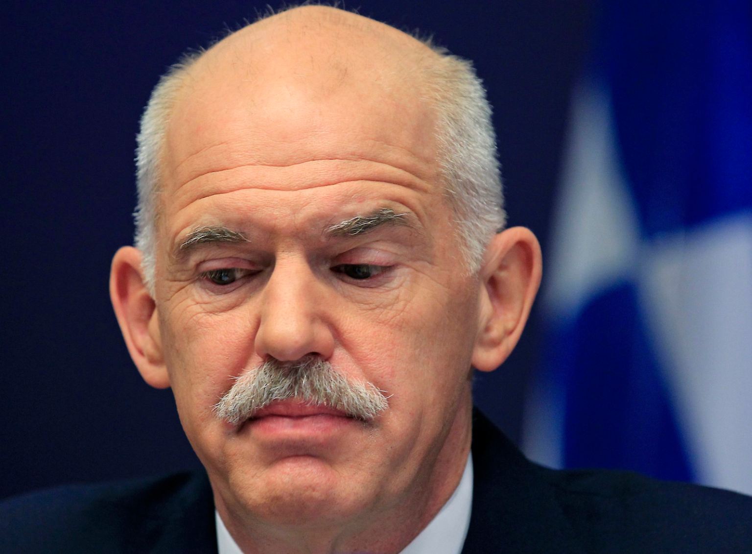 "Unsere Herausforderung heute ist nicht einfach den Euro zu retten, es geht um den Schutz der Ideale, die wir so sehr schätzen in Europa." (Giorgos Papandreou, Griechenlands Premier, vor Sitzungsbeginn)

