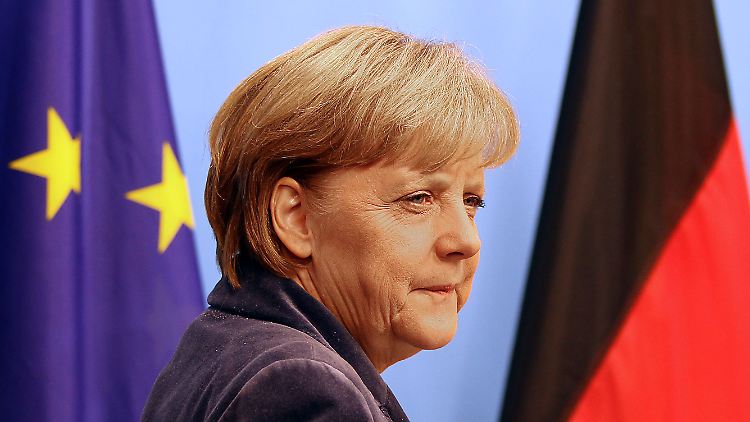 Pressekonferenz in den frühen Morgenstunden: Bundeskanzlerin Merkel nach dem Gipfel.