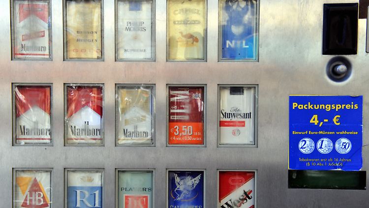 Seit 2007 muss man sich beim Kauf von Zigaretten an Automaten mit einer Geldkarte legitimieren.