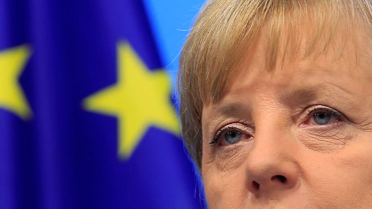 Europas längster Tag: Erst in den Morgenstunden kann die Kanzlerin mit Ergebnissen vor die Presse treten.