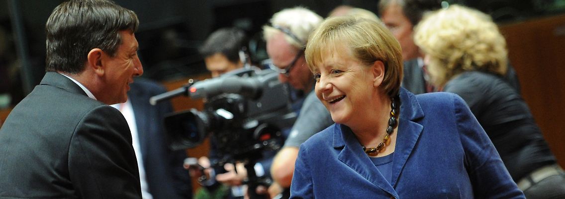 Erleichterung bei Angela Merkel (Handschlag mit ihrem slowenischen Kollegen Borut Pahor).