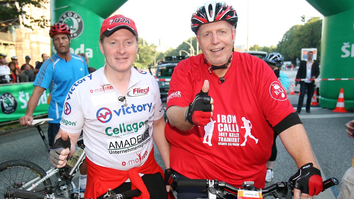 Vor dem Start zeigte sich Calmund gut gelaunt mit seinem Trainer Joey Kelly.